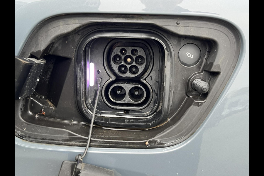 Volvo XC40 Recharge Core 70 kWh VAN: 33.900,- VOOR: 30.877,- UW EINDEJAARSVOORDEEL: 3.023,- | ACHTERUITRIJCAMERA | APPLE CARPLAY | CRUISE CONTROL | DRAADLOZE TELEFOON LADER |