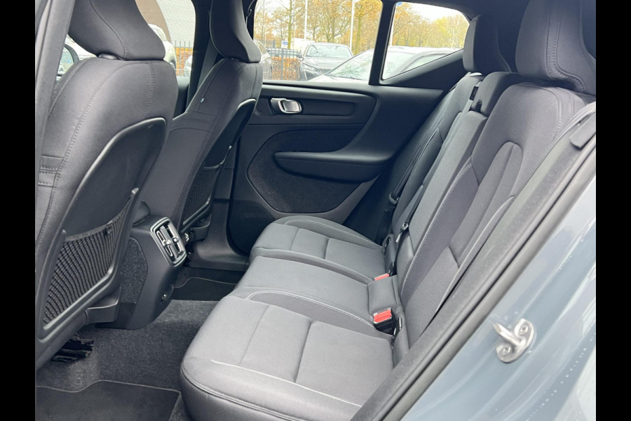 Volvo XC40 Recharge Core 70 kWh VAN: 33.900,- VOOR: 30.877,- UW EINDEJAARSVOORDEEL: 3.023,- | ACHTERUITRIJCAMERA | APPLE CARPLAY | CRUISE CONTROL | DRAADLOZE TELEFOON LADER |