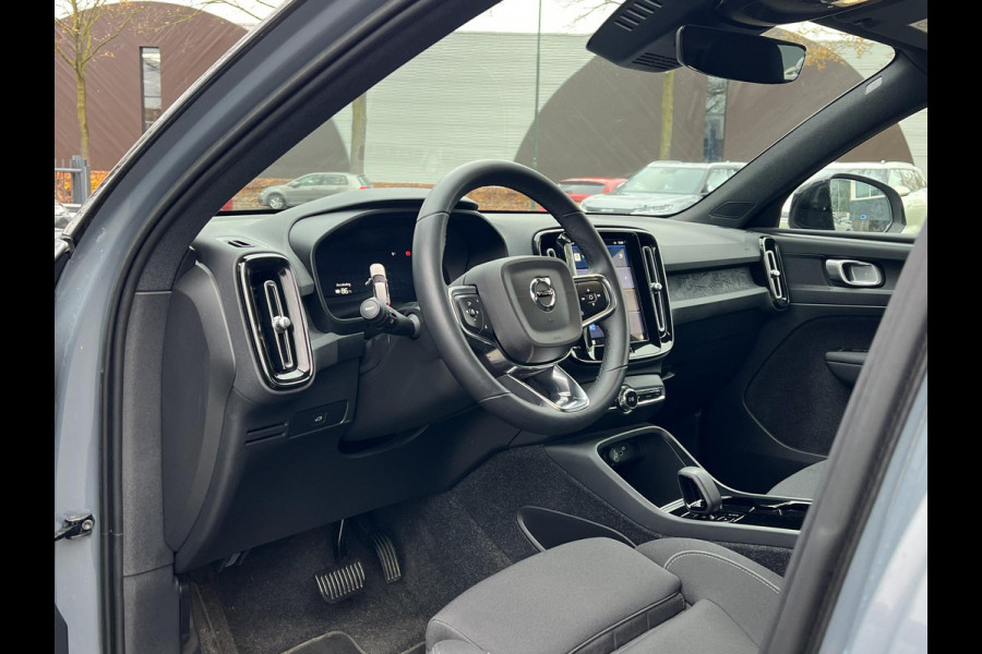 Volvo XC40 Recharge Core 70 kWh VAN: 33.900,- VOOR: 30.877,- UW EINDEJAARSVOORDEEL: 3.023,- | ACHTERUITRIJCAMERA | APPLE CARPLAY | CRUISE CONTROL | DRAADLOZE TELEFOON LADER |