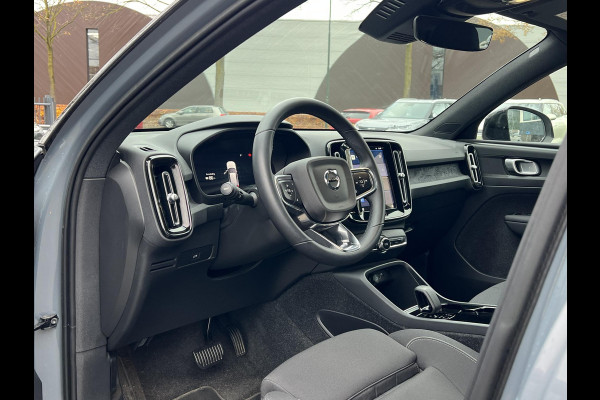 Volvo XC40 Recharge Core 70 kWh VAN: 33.900,- VOOR: 30.877,- UW EINDEJAARSVOORDEEL: 3.023,- | ACHTERUITRIJCAMERA | APPLE CARPLAY | CRUISE CONTROL | DRAADLOZE TELEFOON LADER |