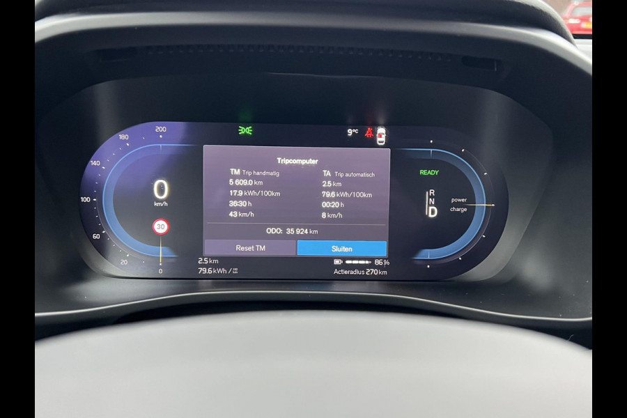 Volvo XC40 Recharge Core 70 kWh VAN: 33.900,- VOOR: 30.877,- UW EINDEJAARSVOORDEEL: 3.023,- | ACHTERUITRIJCAMERA | APPLE CARPLAY | CRUISE CONTROL | DRAADLOZE TELEFOON LADER |