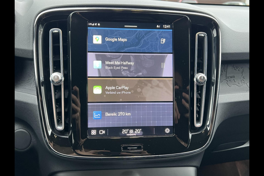 Volvo XC40 Recharge Core 70 kWh VAN: 33.900,- VOOR: 30.877,- UW EINDEJAARSVOORDEEL: 3.023,- | ACHTERUITRIJCAMERA | APPLE CARPLAY | CRUISE CONTROL | DRAADLOZE TELEFOON LADER |