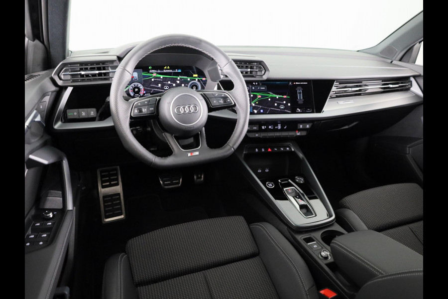 Audi A3 Sportback 35 TFSI S edition 150 pk S-tronic | Private lease vanaf € 670,- pm | Navigatie | Parkeersensoren (Park assist) | Apple Carplay/Android Auto | S-Line |