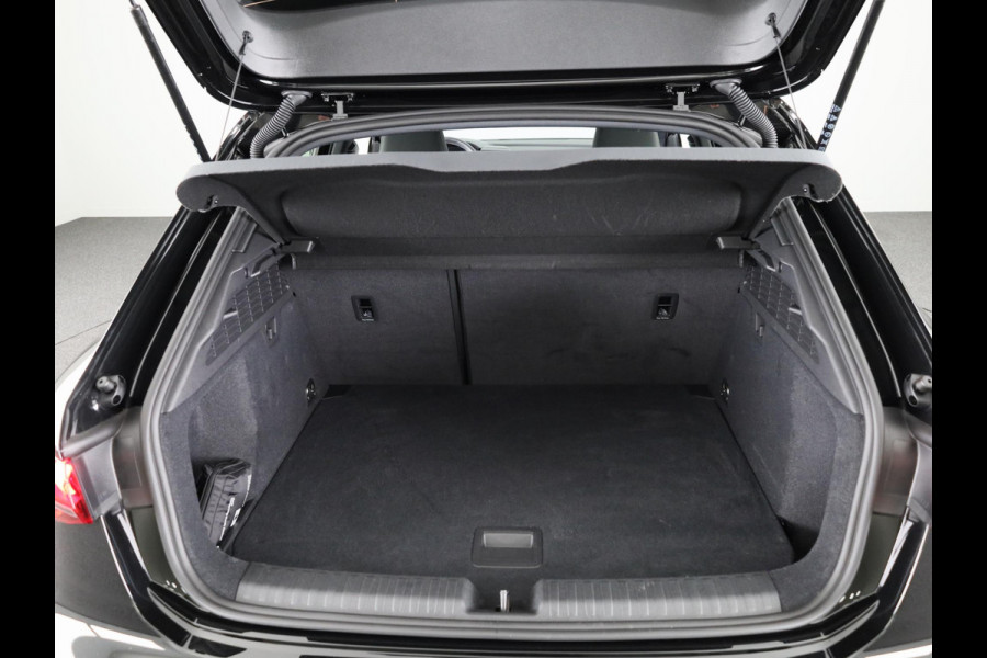 Audi A3 Sportback 35 TFSI S edition 150 pk S-tronic | Private lease vanaf € 670,- pm | Navigatie | Parkeersensoren (Park assist) | Apple Carplay/Android Auto | S-Line |