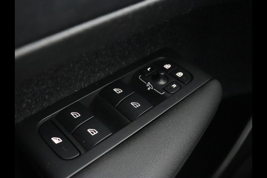 Volvo XC40 1.5 T5 Recharge Momentum Pro | Harman/Kardon | Camera | Carplay | Half leder | Navigatie | Cruise control | Climate control | Parkeerhulp | Full LED | PHEV | Plug In