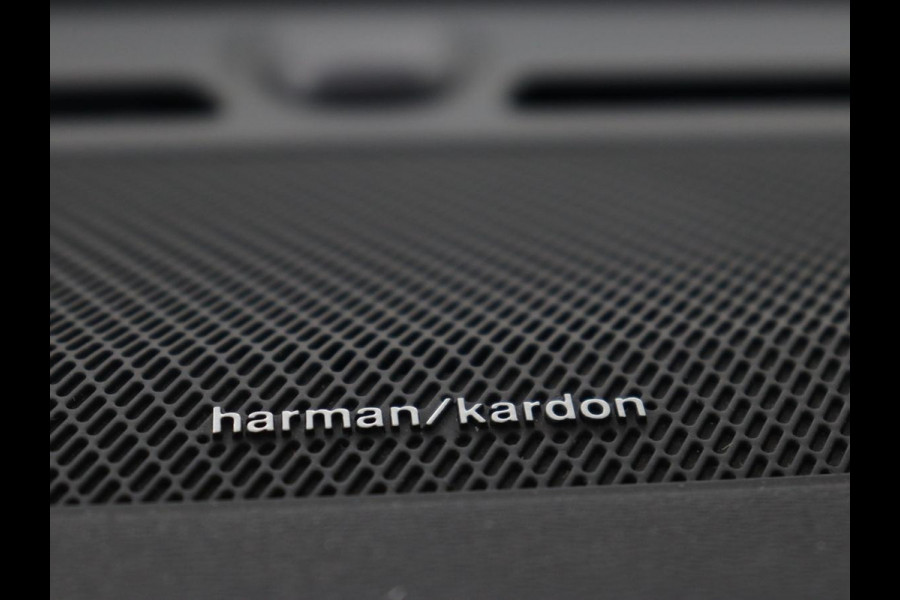 Volvo XC40 1.5 T5 Recharge Momentum Pro | Harman/Kardon | Camera | Carplay | Half leder | Navigatie | Cruise control | Climate control | Parkeerhulp | Full LED | PHEV | Plug In