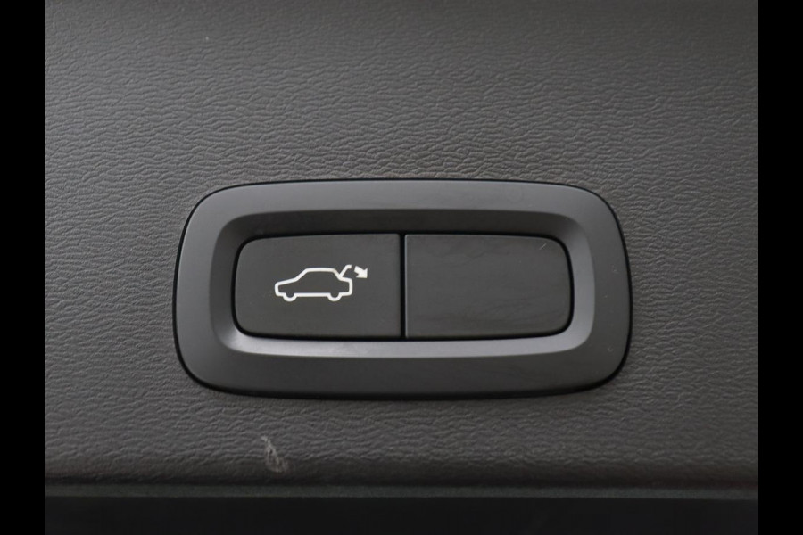 Volvo XC40 1.5 T5 Recharge Momentum Pro | Harman/Kardon | Camera | Carplay | Half leder | Navigatie | Cruise control | Climate control | Parkeerhulp | Full LED | PHEV | Plug In