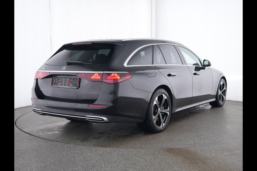Mercedes-Benz E-Klasse Estate 300 e Plug-In Hybride Adtion Avantgarde | Trekhaak | Head-up-Display | Distronic | Memory Voorstoelen. Inclusief 24 maanden MB Certified garantie voor Europa.
