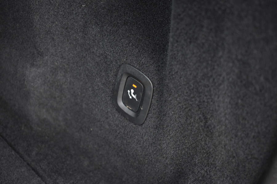 Volvo XC60 D4 190PK Automaat AWD Momentum | Trekhaak | Standkachel | Leder | Stoelverwarming