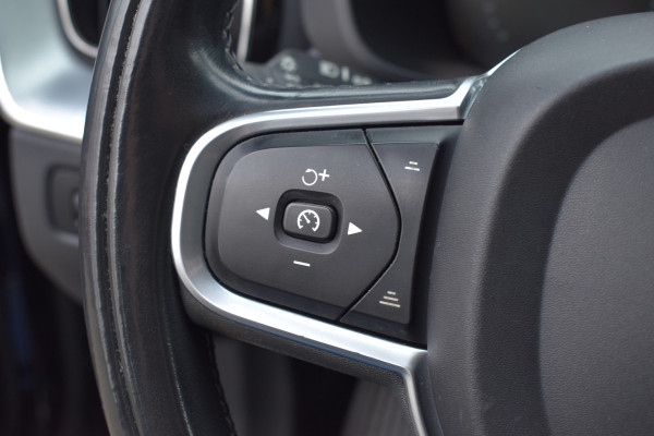 Volvo XC60 D4 190PK Automaat AWD Momentum | Trekhaak | Standkachel | Leder | Stoelverwarming