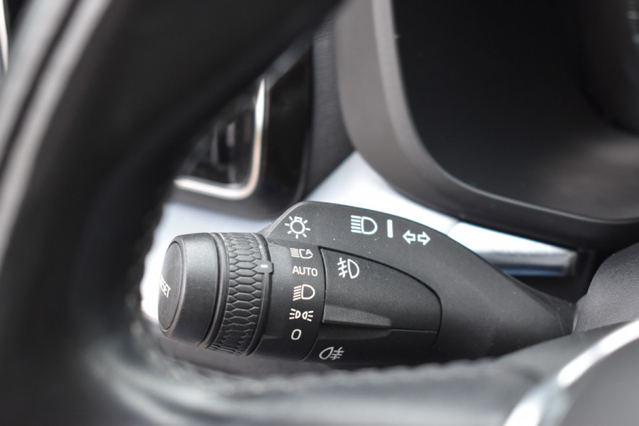 Volvo XC60 D4 190PK Automaat AWD Momentum | Trekhaak | Standkachel | Leder | Stoelverwarming