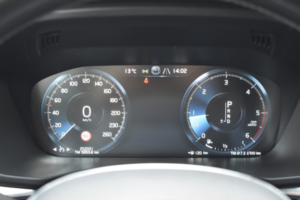 Volvo XC60 D4 190PK Automaat AWD Momentum | Trekhaak | Standkachel | Leder | Stoelverwarming