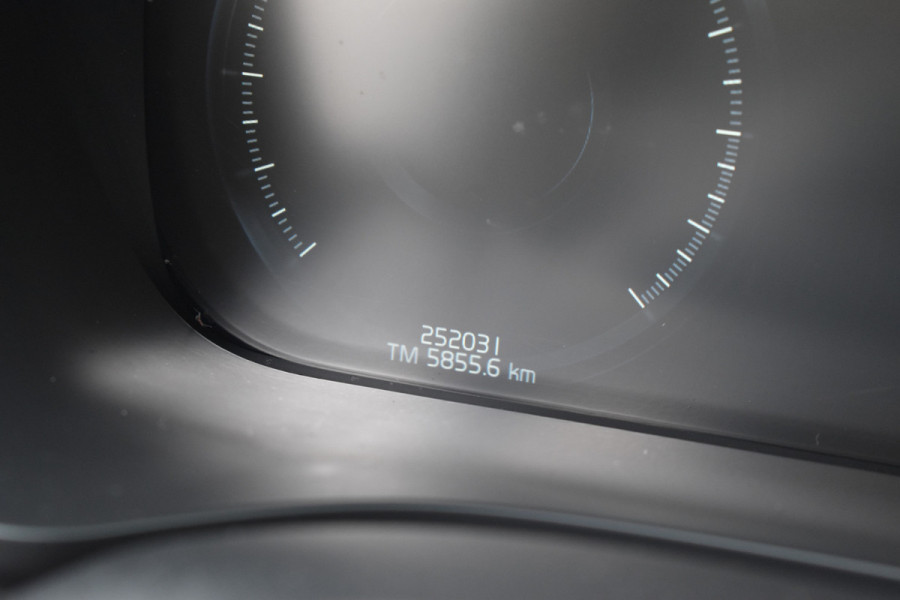 Volvo XC60 D4 190PK Automaat AWD Momentum | Trekhaak | Standkachel | Leder | Stoelverwarming