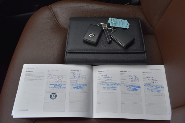 Volvo XC60 D4 190PK Automaat AWD Momentum | Trekhaak | Standkachel | Leder | Stoelverwarming