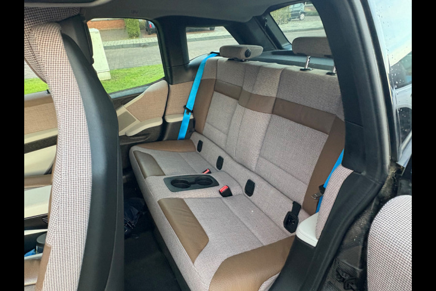 BMW i3 S Executive Edition 120Ah 42 kWh | Panoramadak | Harman Kardon | Stoelverwarming | Keyless | Warmtepomp | Camera | Cruise Control | Navigatie | Parkeersensoren | DAB | LED | BTW | NAP