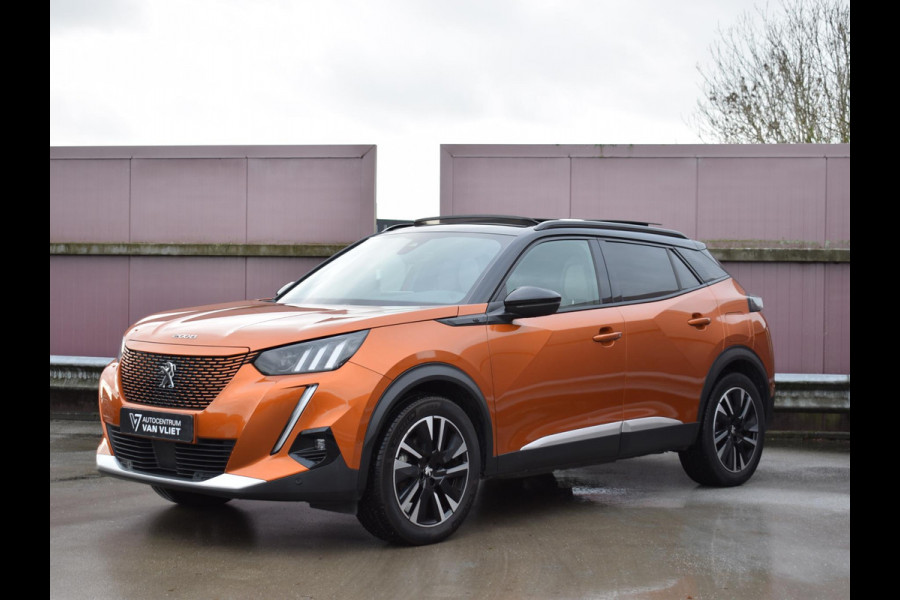 Peugeot e-2008 EV GT Première 1 fase 50 kWh SOH 92,9% | SCHUIF- KANTELDAK | NAVI & CARPLAY | ACHTERUITRIJCAMERA MET SENSOREN | E.C.C. |