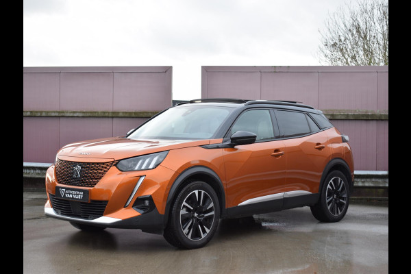 Peugeot e-2008 EV GT Première 1 fase 50 kWh SOH 92,9% | SCHUIF- KANTELDAK | NAVI & CARPLAY | ACHTERUITRIJCAMERA MET SENSOREN | E.C.C. |