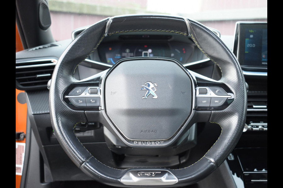 Peugeot e-2008 EV GT Première 1 fase 50 kWh SOH 92,9% | SCHUIF- KANTELDAK | NAVI & CARPLAY | ACHTERUITRIJCAMERA MET SENSOREN | E.C.C. |