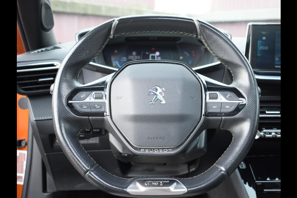 Peugeot e-2008 EV GT Première 1 fase 50 kWh SOH 92,9% | SCHUIF- KANTELDAK | NAVI & CARPLAY | ACHTERUITRIJCAMERA MET SENSOREN | E.C.C. |