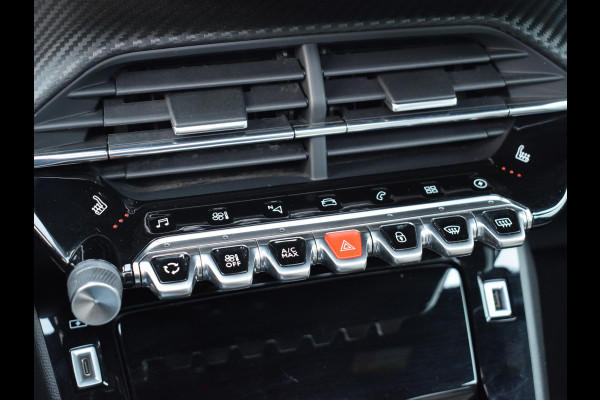 Peugeot e-2008 EV GT Première 1 fase 50 kWh SOH 92,9% | SCHUIF- KANTELDAK | NAVI & CARPLAY | ACHTERUITRIJCAMERA MET SENSOREN | E.C.C. |