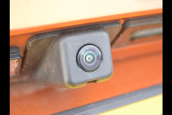 Peugeot e-2008 EV GT Première 1 fase 50 kWh SOH 92,9% | SCHUIF- KANTELDAK | NAVI & CARPLAY | ACHTERUITRIJCAMERA MET SENSOREN | E.C.C. |