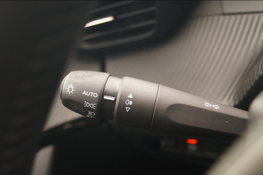 Peugeot 2008 1.2 PureTech 130pk Active Pack -NAVI-CAM-PDC-