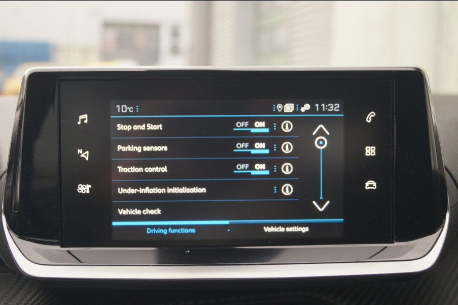 Peugeot 2008 1.2 PureTech 130pk Active Pack -NAVI-CAM-PDC-