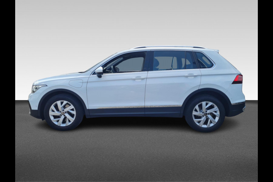 Volkswagen Tiguan 1.4 TSI eHybrid R-Line Business+ | PHEV | volleder | schuifdak | Virtual Cockpit | blind-spot