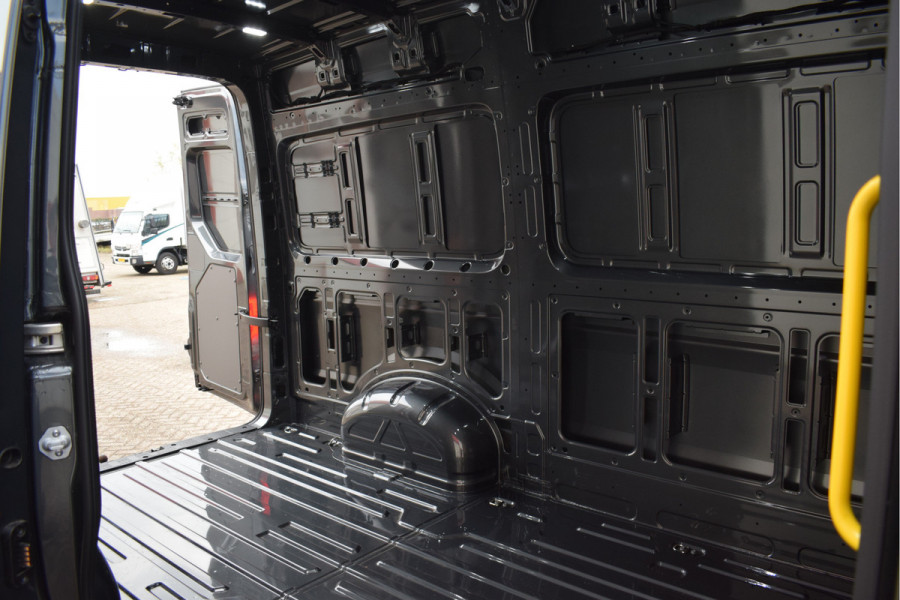 Volkswagen Crafter 2.0 TDI L3H3 Exclusive MY 2025 AUTOMAAT TREKHAAK