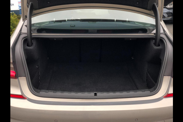 BMW 3-serie 330i High Executive Edition | M Sport | Pano, Leder, Navi, Stoelverw., PDC, Cruise, Climate | Dealeroh. | Individual |