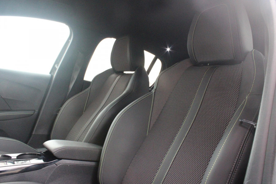 Peugeot 208 1.2 Hybrid 145PK e-DCS6 GT | NAVIGATIE | DRAADLOZE APPLE CARPLAY/ANDROID AUTO | CAMERA VOOR + ACHTER | FULL LED KOPLAMPEN | LICHTMETALEN VELGEN 17" | DODEHOEK DETECTIE | DRAADLOZE TELEFOONLADER | KEYLESS ENTRY/START | DAB+ RADIO | ADAPTIVE CRUISE CONTROL |