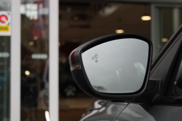 Peugeot 208 1.2 Hybrid 145PK e-DCS6 GT | NAVIGATIE | DRAADLOZE APPLE CARPLAY/ANDROID AUTO | CAMERA VOOR + ACHTER | FULL LED KOPLAMPEN | LICHTMETALEN VELGEN 17" | DODEHOEK DETECTIE | DRAADLOZE TELEFOONLADER | KEYLESS ENTRY/START | DAB+ RADIO | ADAPTIVE CRUISE CONTROL |