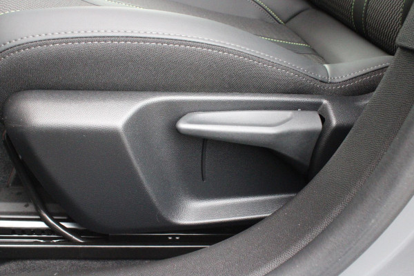 Peugeot 208 1.2 Hybrid 145PK e-DCS6 GT | NAVIGATIE | DRAADLOZE APPLE CARPLAY/ANDROID AUTO | CAMERA VOOR + ACHTER | FULL LED KOPLAMPEN | LICHTMETALEN VELGEN 17" | DODEHOEK DETECTIE | DRAADLOZE TELEFOONLADER | KEYLESS ENTRY/START | DAB+ RADIO | ADAPTIVE CRUISE CONTROL |