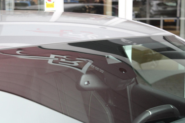 Peugeot 208 1.2 Hybrid 145PK e-DCS6 GT | NAVIGATIE | DRAADLOZE APPLE CARPLAY/ANDROID AUTO | CAMERA VOOR + ACHTER | FULL LED KOPLAMPEN | LICHTMETALEN VELGEN 17" | DODEHOEK DETECTIE | DRAADLOZE TELEFOONLADER | KEYLESS ENTRY/START | DAB+ RADIO | ADAPTIVE CRUISE CONTROL |