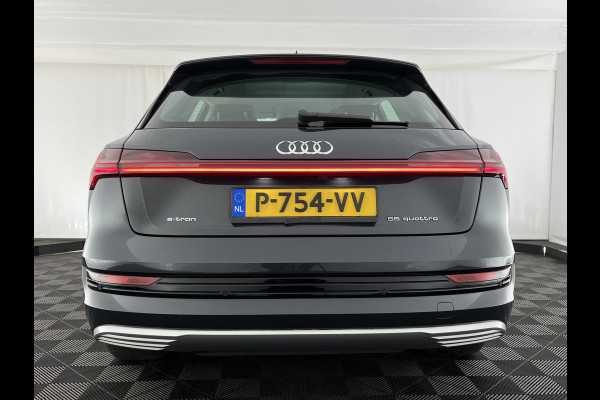 Audi e-tron 55 quattro Advanced edition Plus 95 kWh [3-Fase] {SOH-93%} (INCL-BTW) Aut.*LEATHER | ADAPTIVE-CRUISE | FULL-LED | DIGI-COCKPIT | KEYLESS | MEMORY-PACK | CAMERA | NAVI-FULLMAP | SHIFT-PADDLES | DAB+ | HEATED-COMFORTSEATS | DRIVE-SELECT | 20''AL
