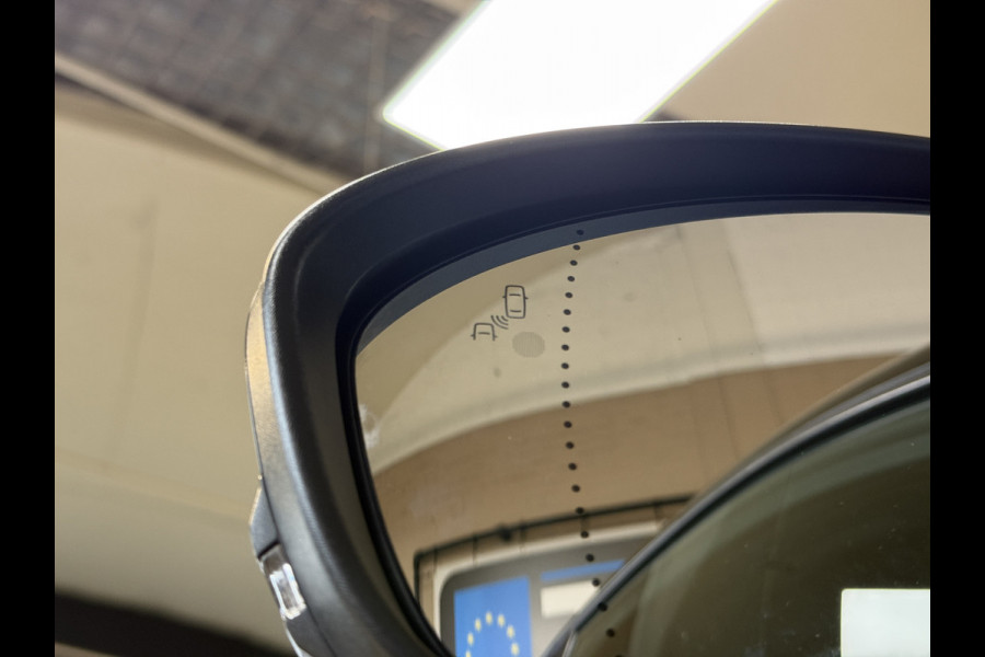 Renault Captur 1.3 TCe 140 R.S. Line | Groot Navi | ACC | Blindspot | Stoelverwarming | 18" |