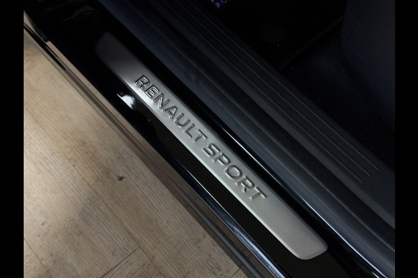 Renault Captur 1.3 TCe 140 R.S. Line | Groot Navi | ACC | Blindspot | Stoelverwarming | 18" |