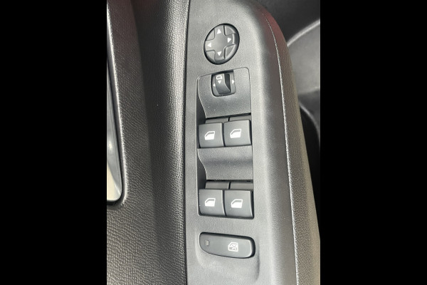 Opel Corsa 1.2 GS Line | Stoelverwarming | Parkeersensoren | Apple/Android CarPlay