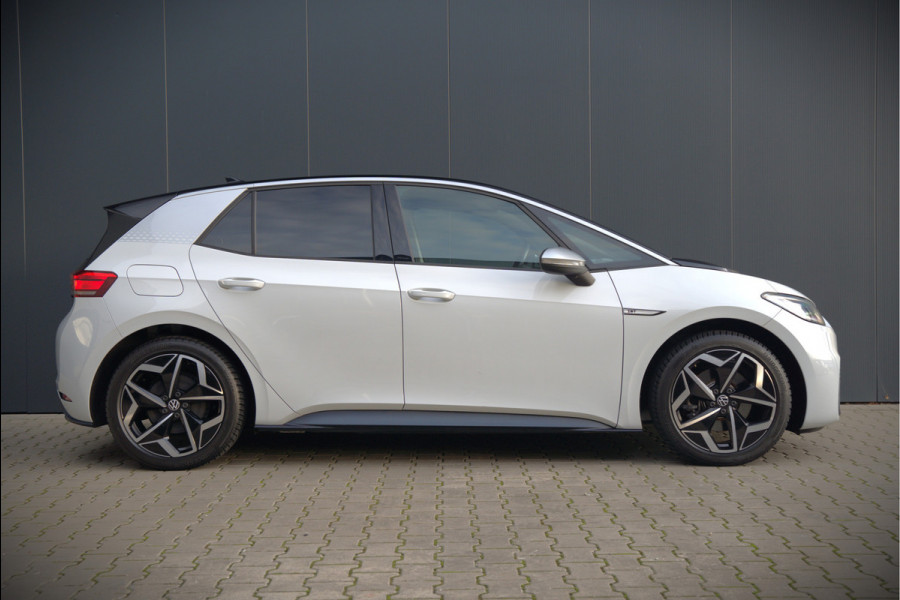 Volkswagen ID.3 First Plus 58 kWh | Stoelverwarming | Stuurverwarming | Camera | Adaptive Cruise Control | Navigatie | Standkachel | Keyless | Parkeersensoren | LED | Apple Carplay | BTW |