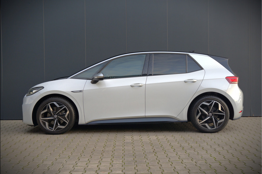 Volkswagen ID.3 First Plus 58 kWh | Stoelverwarming | Stuurverwarming | Camera | Adaptive Cruise Control | Navigatie | Standkachel | Keyless | Parkeersensoren | LED | Apple Carplay | BTW |