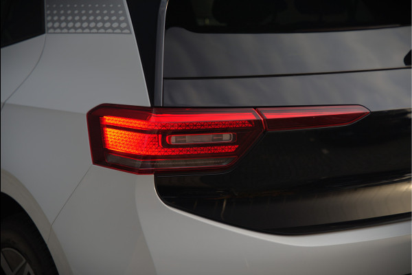 Volkswagen ID.3 First Plus 58 kWh | Stoelverwarming | Stuurverwarming | Camera | Adaptive Cruise Control | Navigatie | Standkachel | Keyless | Parkeersensoren | LED | Apple Carplay | BTW |