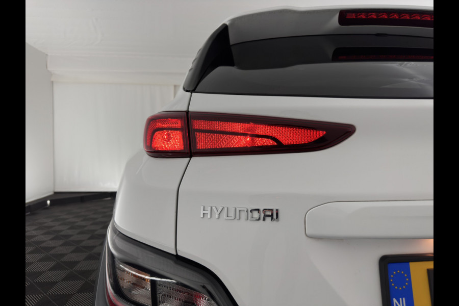 Hyundai Kona 1.6 GDI HEV Fashion (INCL-BTW) Aut. *NAVI-FULLMAP | DIGI-COCKPIT | FULL-LED | KEYLESS | CAMERA | HEAD-UP | SHIFT-PADDLES | DAB | COMFORT-SEATS | PRIVACY-GLASS | TOWBAR | 16 "ALU*