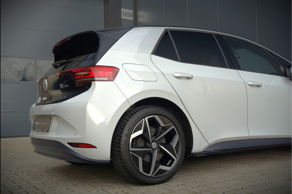 Volkswagen ID.3 First Plus 58 kWh | Stoelverwarming | Stuurverwarming | Camera | Adaptive Cruise Control | Navigatie | Standkachel | Keyless | Parkeersensoren | LED | Apple Carplay | BTW |