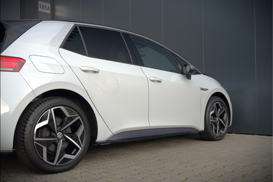 Volkswagen ID.3 First Plus 58 kWh | Stoelverwarming | Stuurverwarming | Camera | Adaptive Cruise Control | Navigatie | Standkachel | Keyless | Parkeersensoren | LED | Apple Carplay | BTW |