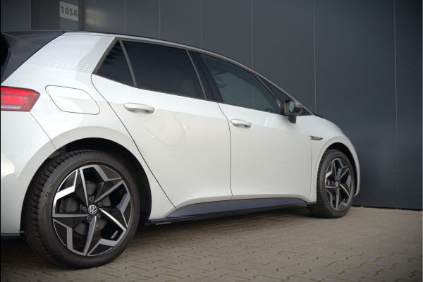 Volkswagen ID.3 First Plus 58 kWh | Stoelverwarming | Stuurverwarming | Camera | Adaptive Cruise Control | Navigatie | Standkachel | Keyless | Parkeersensoren | LED | Apple Carplay | BTW |