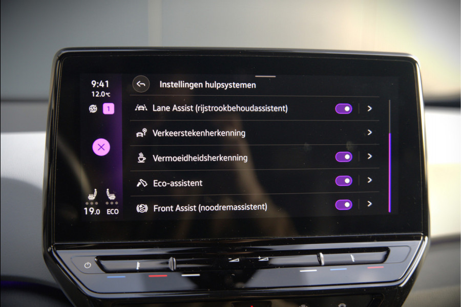 Volkswagen ID.3 First Plus 58 kWh | Stoelverwarming | Stuurverwarming | Camera | Adaptive Cruise Control | Navigatie | Standkachel | Keyless | Parkeersensoren | LED | Apple Carplay | BTW |