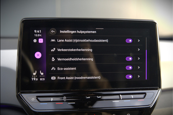 Volkswagen ID.3 First Plus 58 kWh | Stoelverwarming | Stuurverwarming | Camera | Adaptive Cruise Control | Navigatie | Standkachel | Keyless | Parkeersensoren | LED | Apple Carplay | BTW |