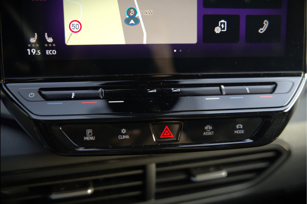 Volkswagen ID.3 First Plus 58 kWh | Stoelverwarming | Stuurverwarming | Camera | Adaptive Cruise Control | Navigatie | Standkachel | Keyless | Parkeersensoren | LED | Apple Carplay | BTW |
