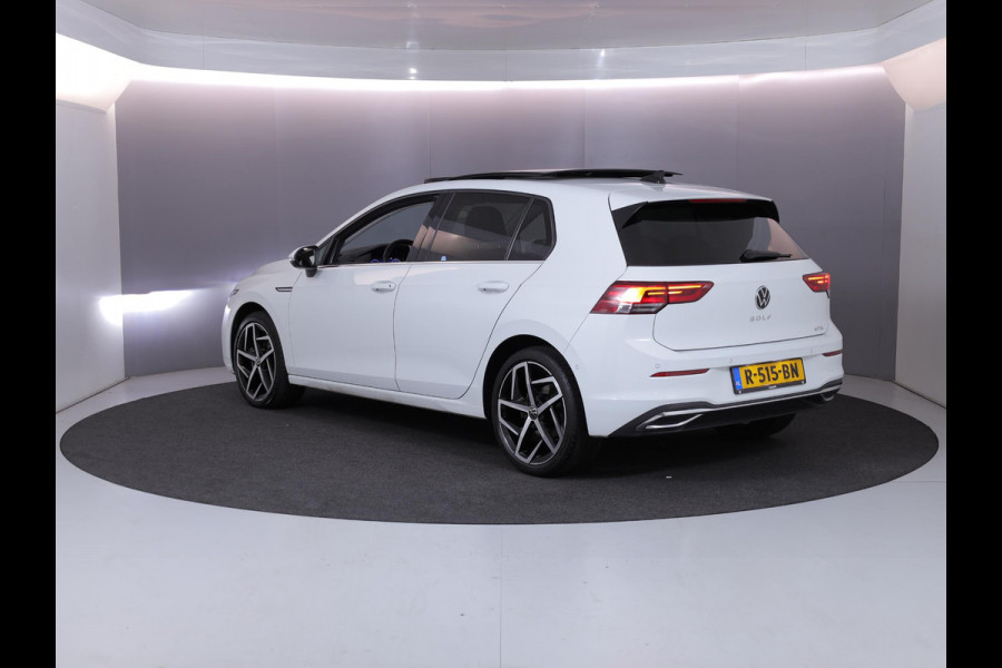 Volkswagen Golf 1.5 eTSI Style 50pk DSG| Pano-dak| Camera| 17'LM-velgen| Voorstoelen verwarmd en massage