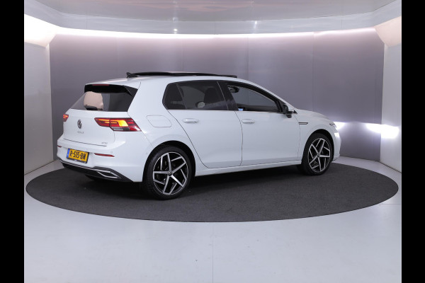 Volkswagen Golf 1.5 eTSI Style 50pk DSG| Pano-dak| Camera| 17'LM-velgen| Voorstoelen verwarmd en massage